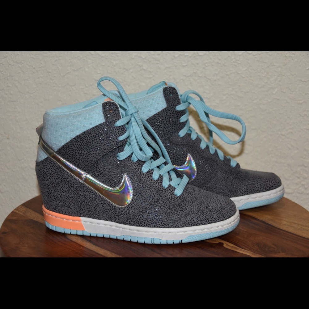 NIKE Blue Women's Dunk Sky High Premium Sneaker